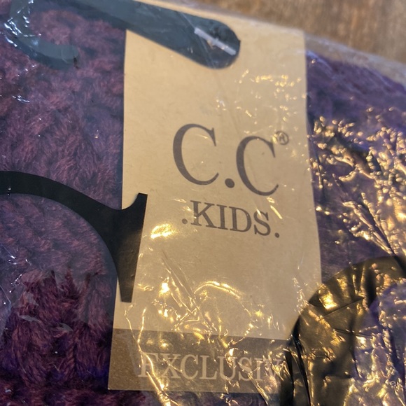 C.C kids knit beanie - Picture 2 of 4